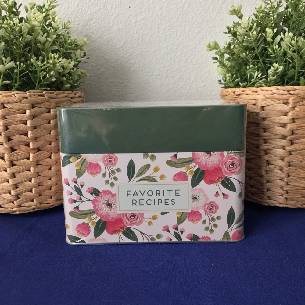 New Seasons Favorite Recipe Tin and Cards